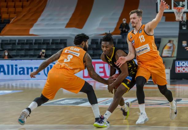 他认识到与 他认识到与